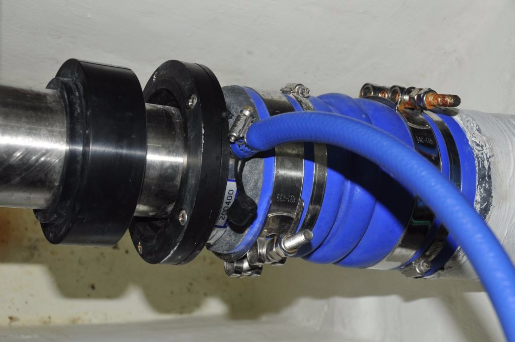 Keeping Your Bilge Dry with Dripless Stuffing Boxes Steve D'Antonio